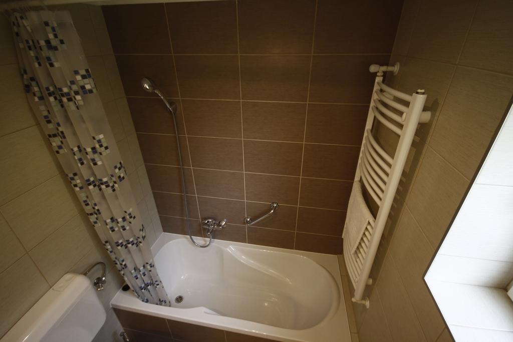 Parti Panzio Hotel ตาตา ภายนอก รูปภาพ