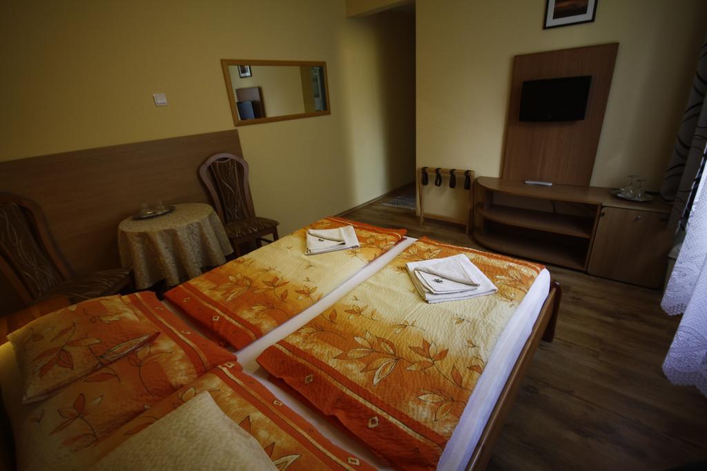 Parti Panzio Hotel ตาตา ภายนอก รูปภาพ